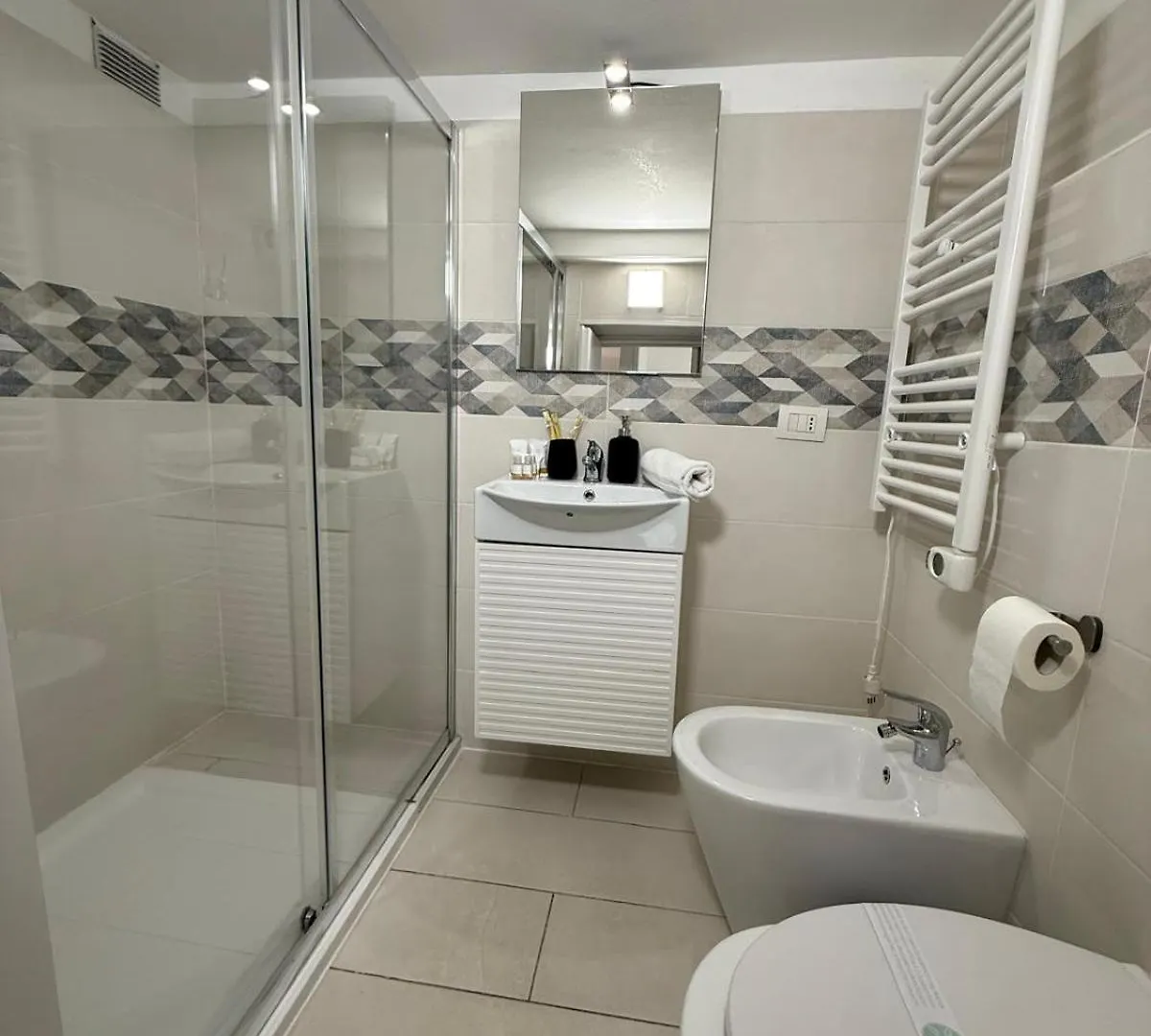 Apartment Elegant 3 - Level Loft - 3 Bedrooms, 3 Baths, Fast Wi-Fi Milan Italy