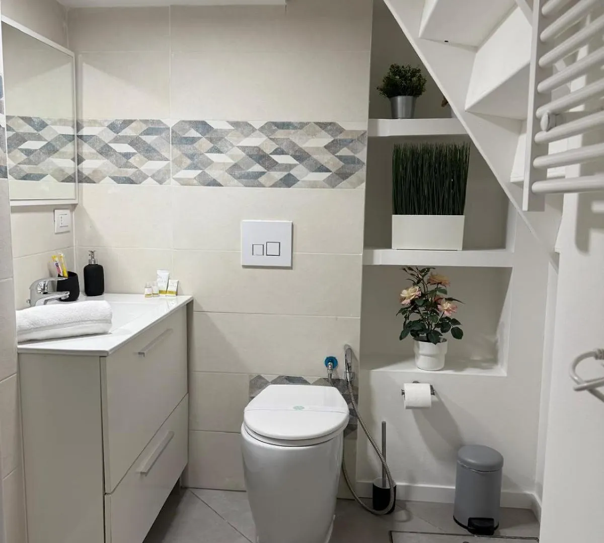 Elegant 3 - Level Loft - 3 Bedrooms, 3 Baths, Fast Wi-Fi Milan