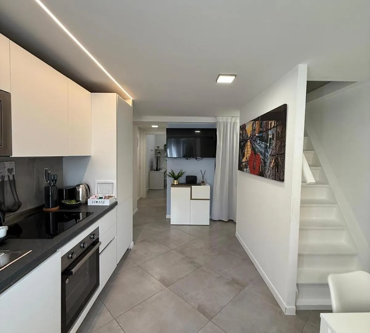 Elegant 3 - Level Loft - 3 Bedrooms, 3 Baths, Fast Wi-Fi Milan Italy