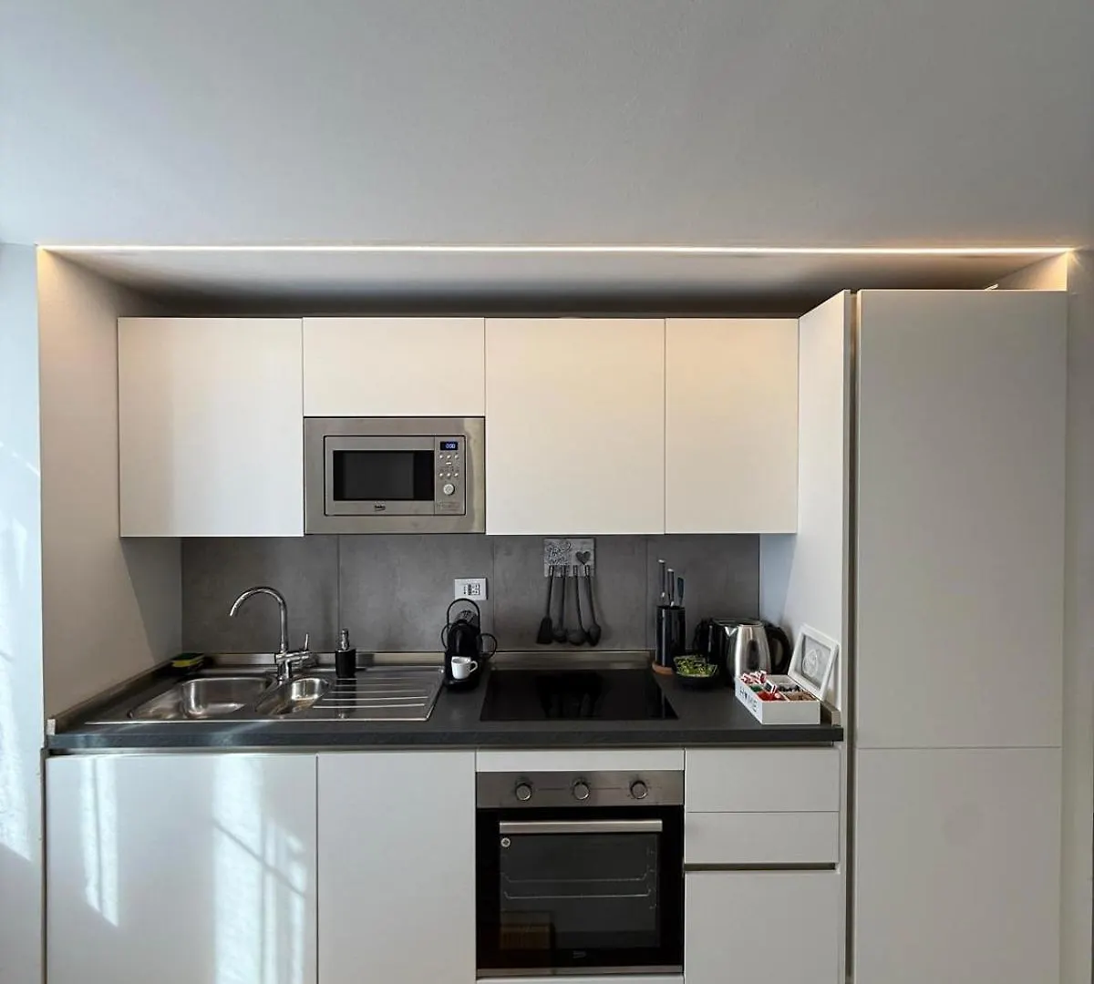 Elegant 3 - Level Loft - 3 Bedrooms, 3 Baths, Fast Wi-Fi Milan 0*,  Italy