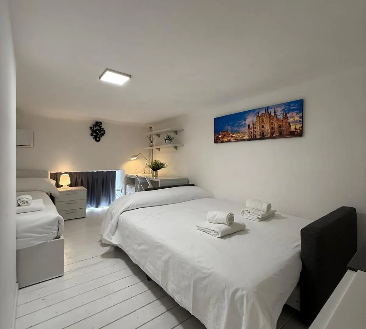 Elegant 3 - Level Loft - 3 Bedrooms, 3 Baths, Fast Wi-Fi Milan Apartment