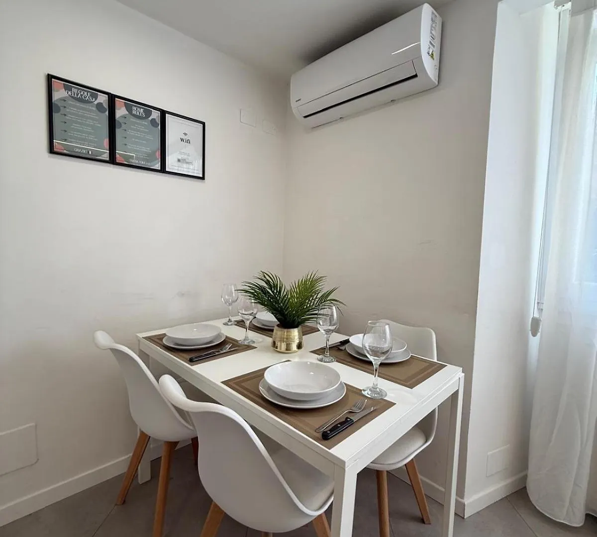 Elegant 3 - Level Loft - 3 Bedrooms, 3 Baths, Fast Wi-Fi Milan 0*,  Italy