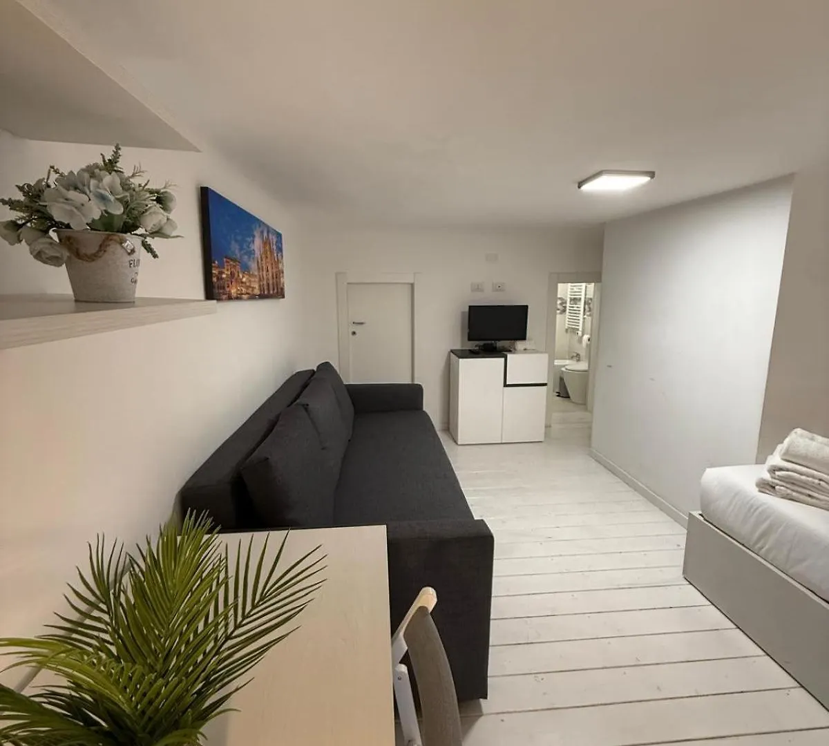 Apartment Elegant 3 - Level Loft - 3 Bedrooms, 3 Baths, Fast Wi-Fi Milan Italy