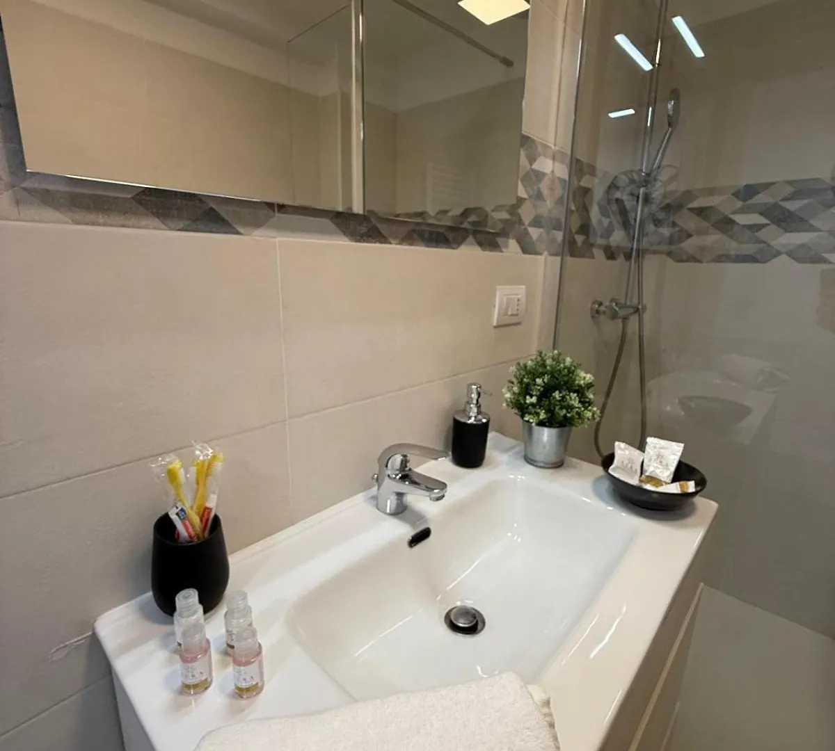 Apartment Elegant 3 - Level Loft - 3 Bedrooms, 3 Baths, Fast Wi-Fi Milan