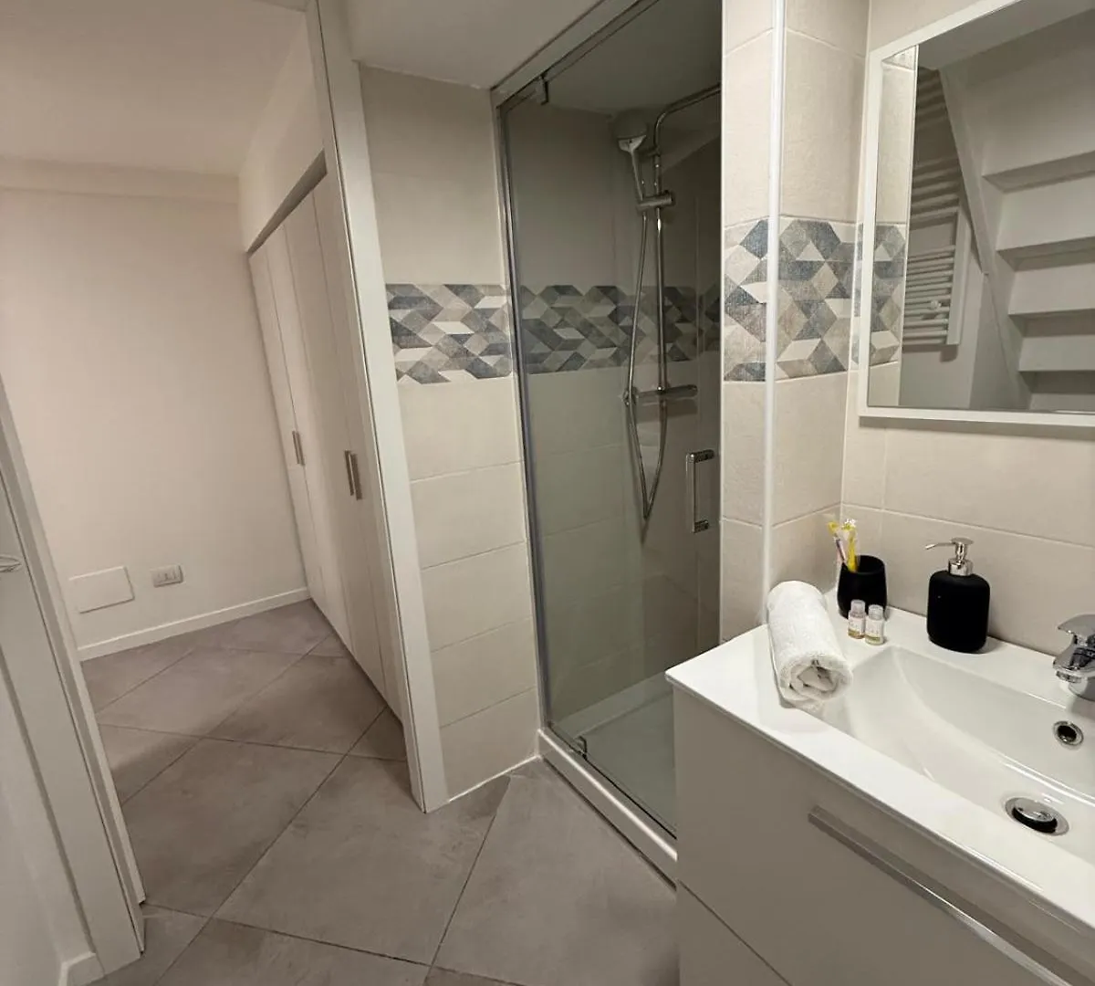 Elegant 3 - Level Loft - 3 Bedrooms, 3 Baths, Fast Wi-Fi Milan Italy