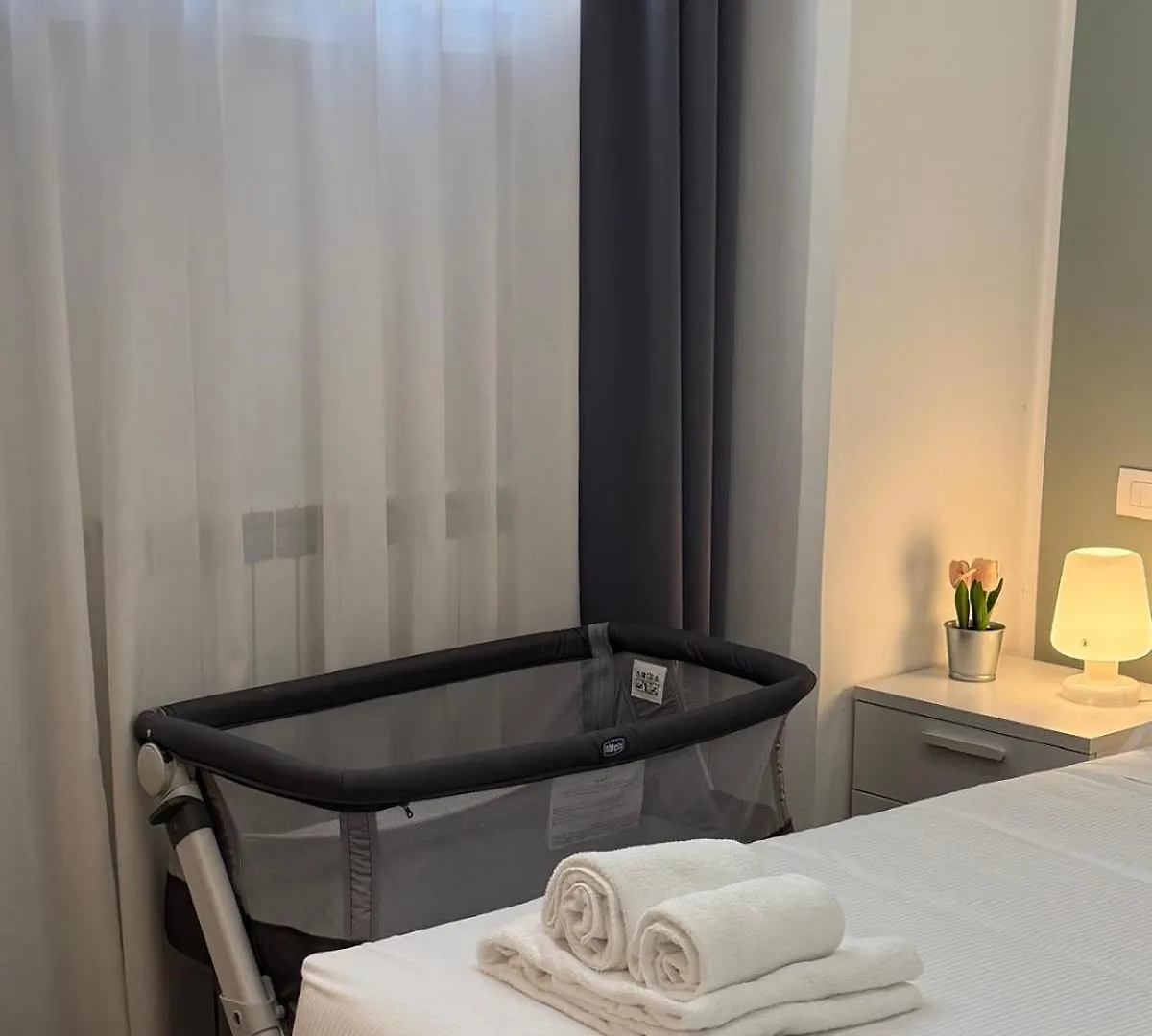 Elegant 3 - Level Loft - 3 Bedrooms, 3 Baths, Fast Wi-Fi Mailand Apartment