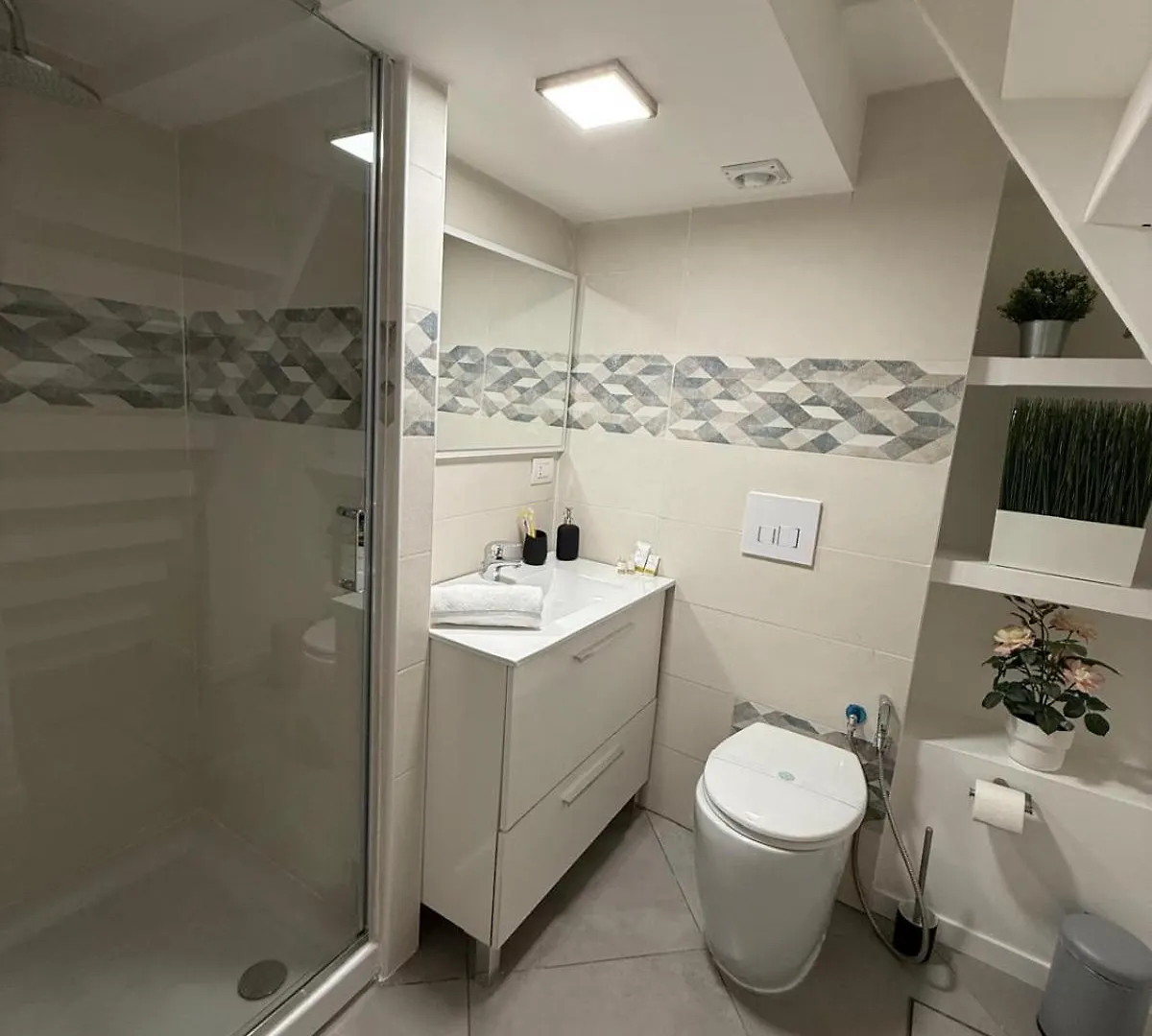 Elegant 3 - Level Loft - 3 Bedrooms, 3 Baths, Fast Wi-Fi Mailand Apartment
