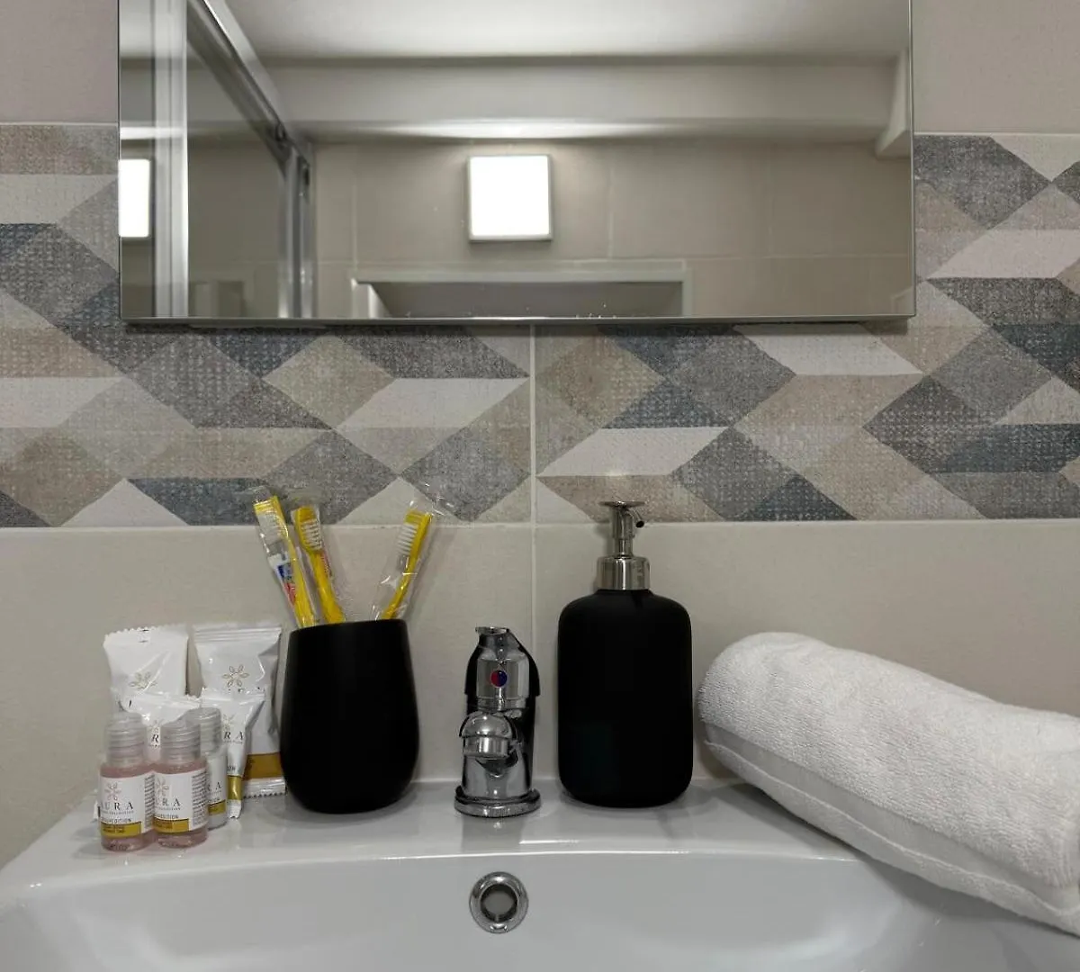 Elegant 3 - Level Loft - 3 Bedrooms, 3 Baths, Fast Wi-Fi Mailand Apartment